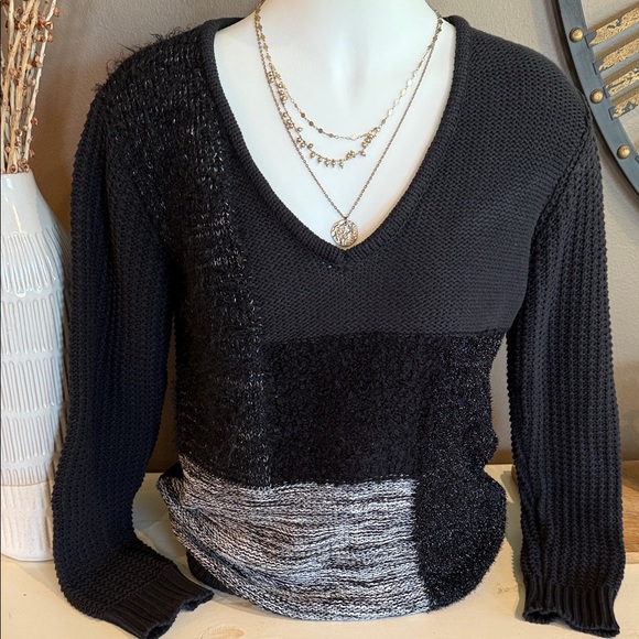 BKE Black & Gray Texture Blocked V-Neck Sweater Size Medium - Picture 1 of 6